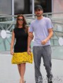 /album/kourtney-scott/kourtney-kardashian-scott-disick-miami-yellow-skirt-019-675x900-jpg/
