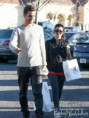 /album/kourtney-scott/kourtney-kardashian-scott-disick-last-minute-shopping-valentines-gifts-003-675x900-jpg/